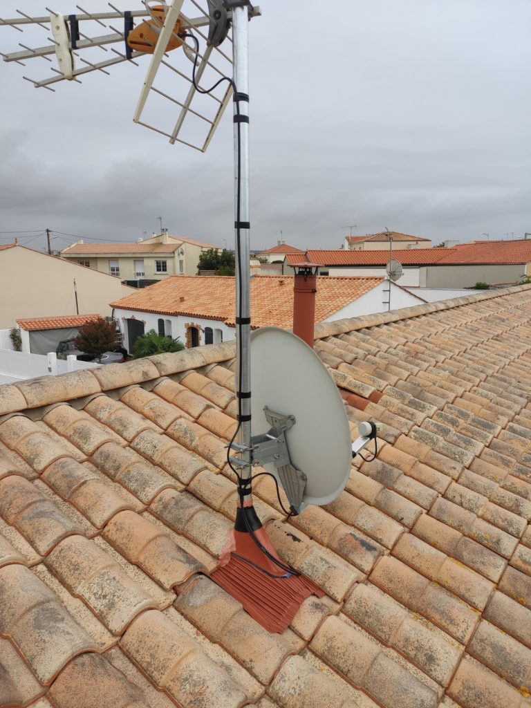 SABLIMAGE ANTENNE LES SABLES DOLONNE PASSAGE DE TOITURE 1 53